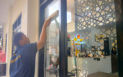 TIM PUBLIC AREA; CIPTAKAN LINGKUNGAN BERSIH, RAPIH DAN INDAH DI SMK YASPIA